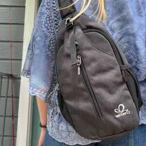 WATERFLY Enjoy your life back bag, like new. Very useful! Separate phone pouch.